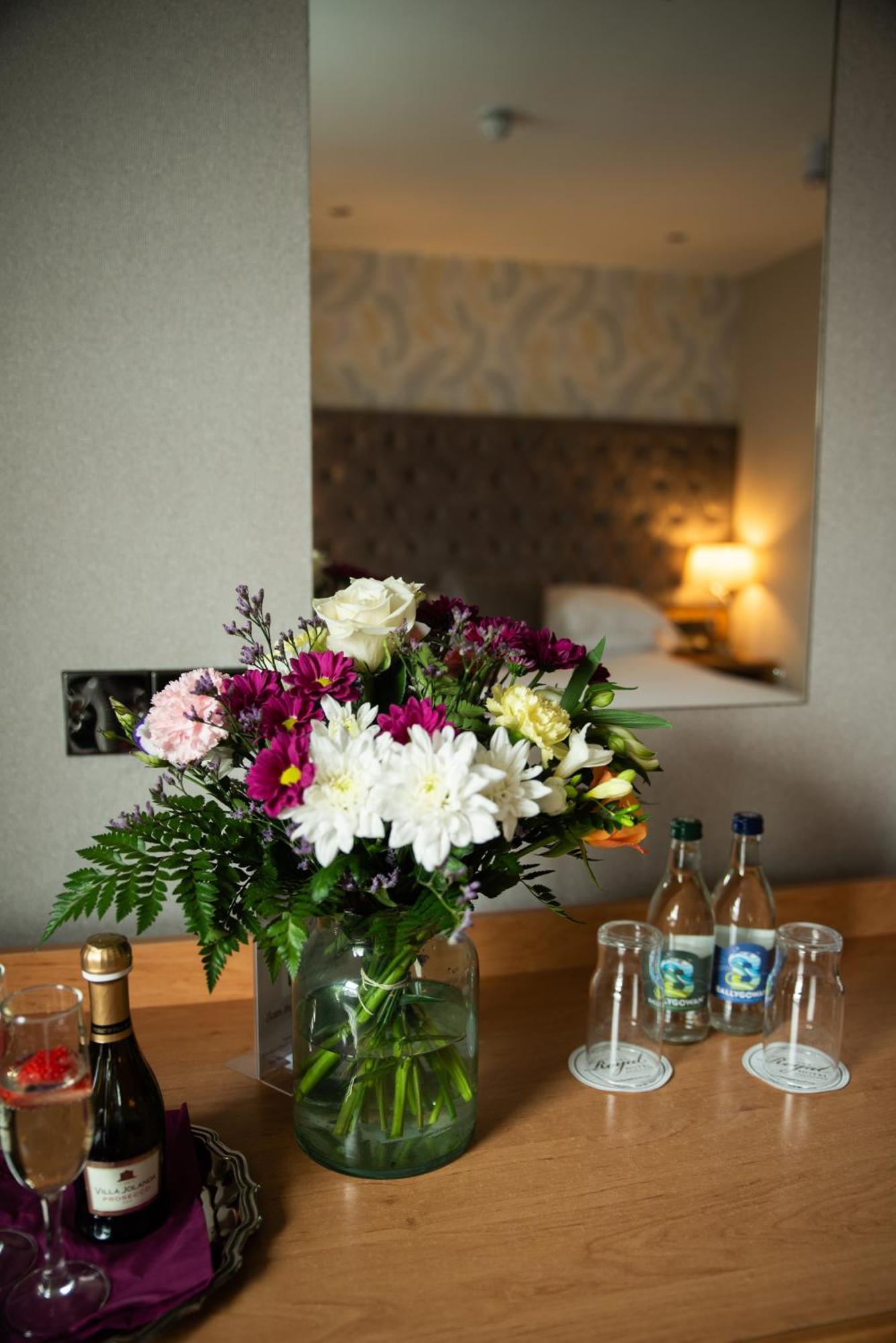 The Royal Hotel Cookstown Eksteriør billede