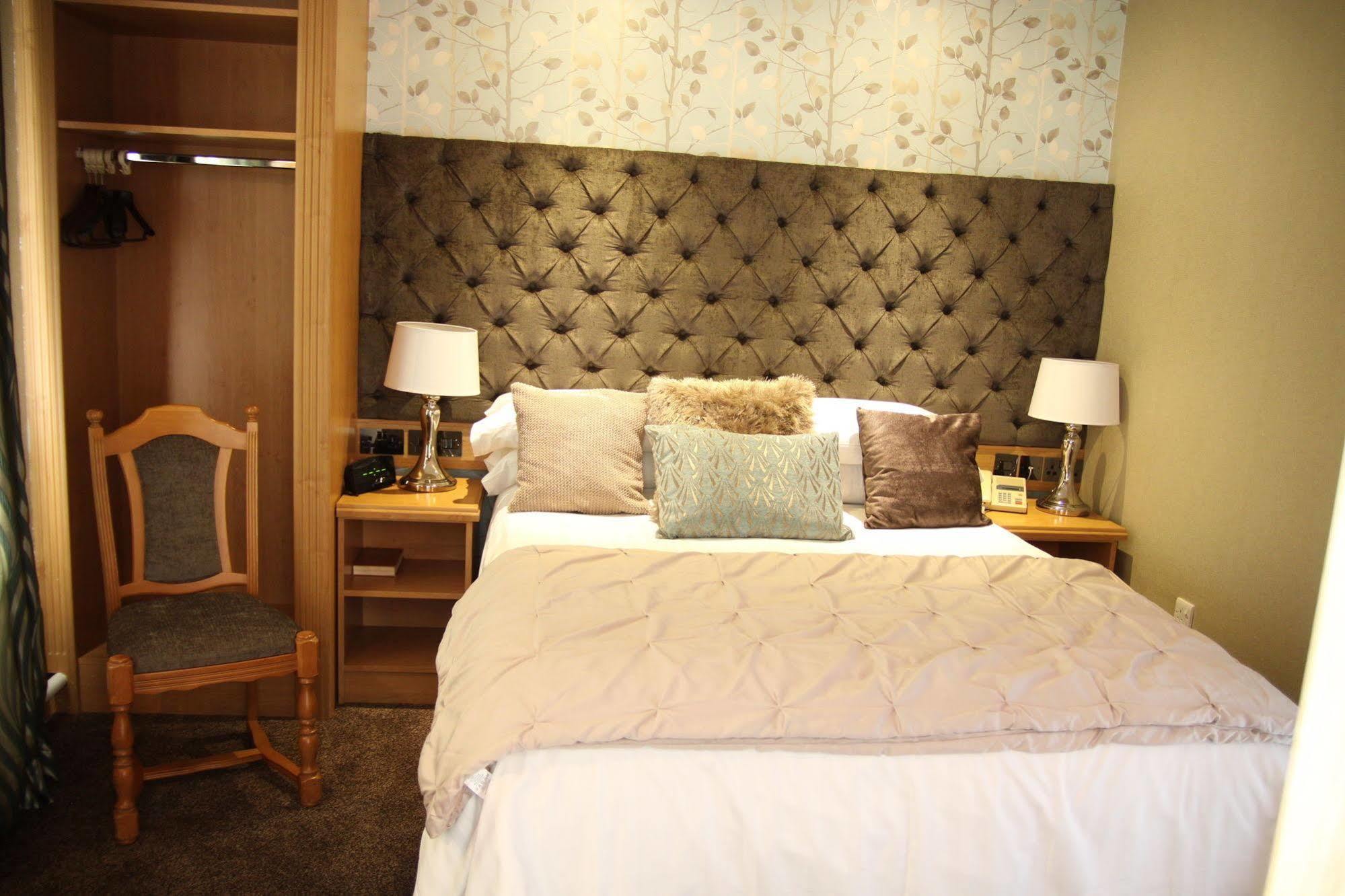The Royal Hotel Cookstown Eksteriør billede