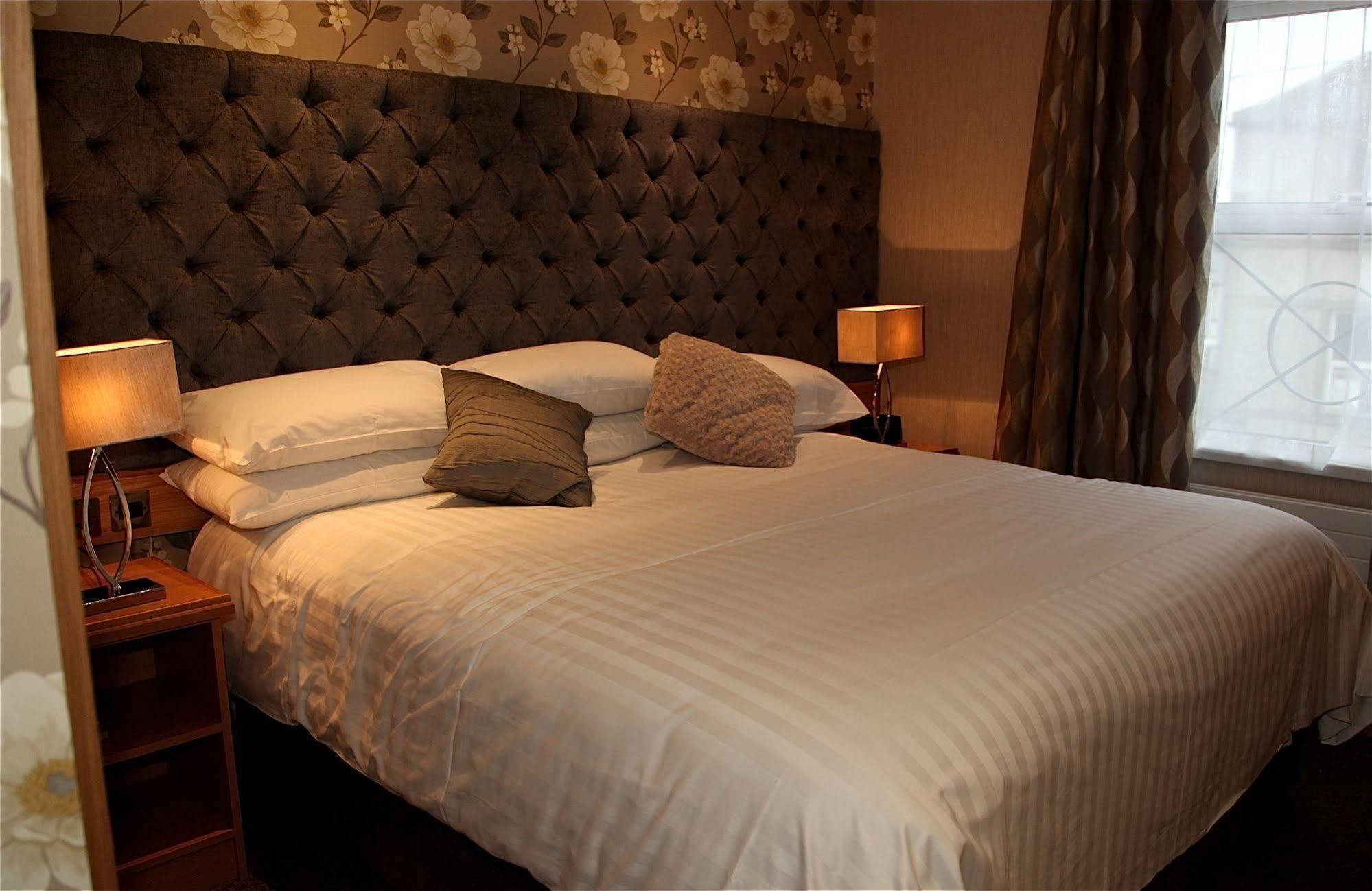 The Royal Hotel Cookstown Eksteriør billede