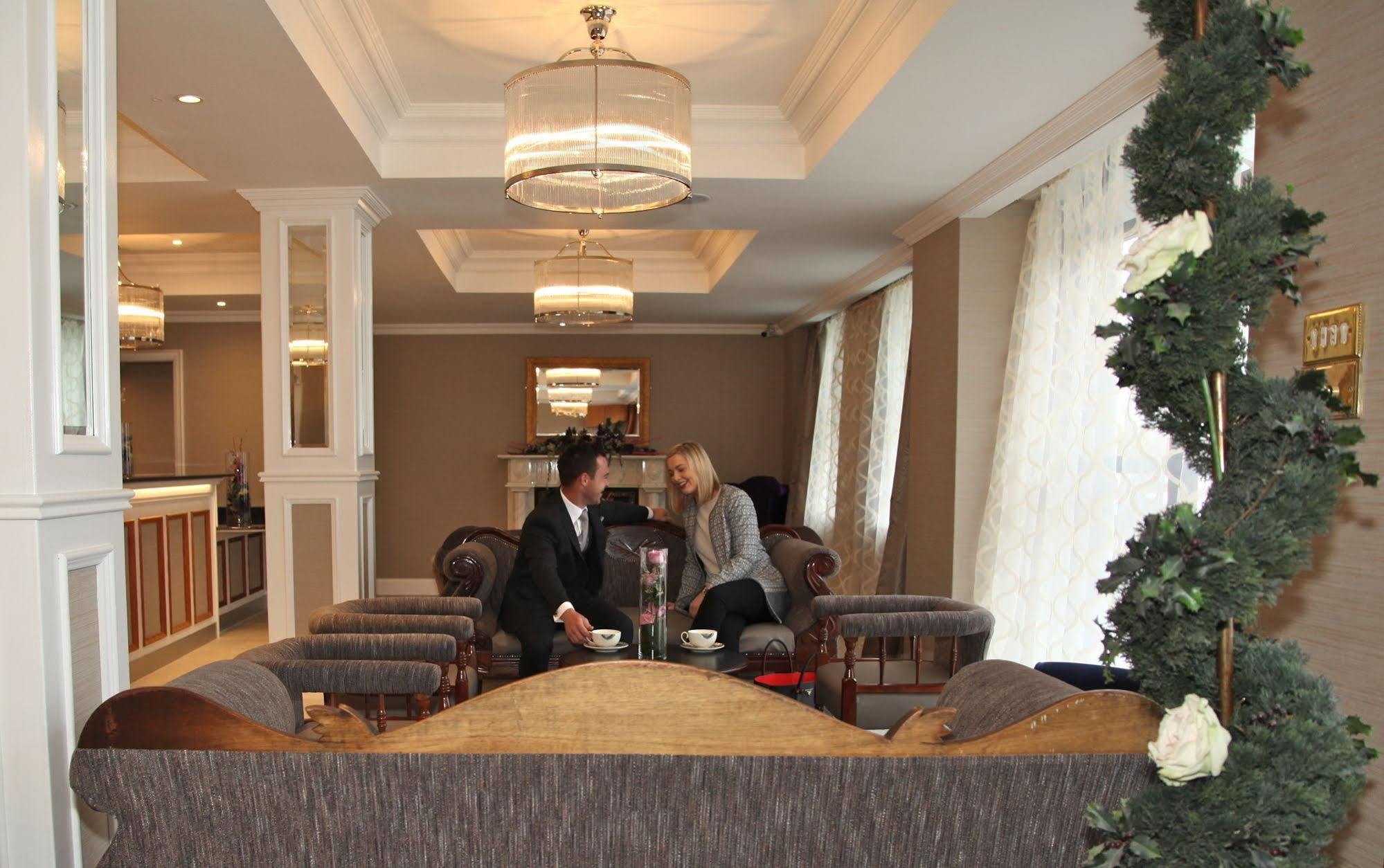 The Royal Hotel Cookstown Eksteriør billede